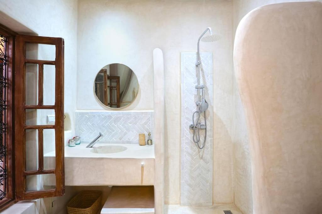 Riad El Khir En Centre Ville Rooftop Et Bassin มาร์ราเกช ภายนอก รูปภาพ